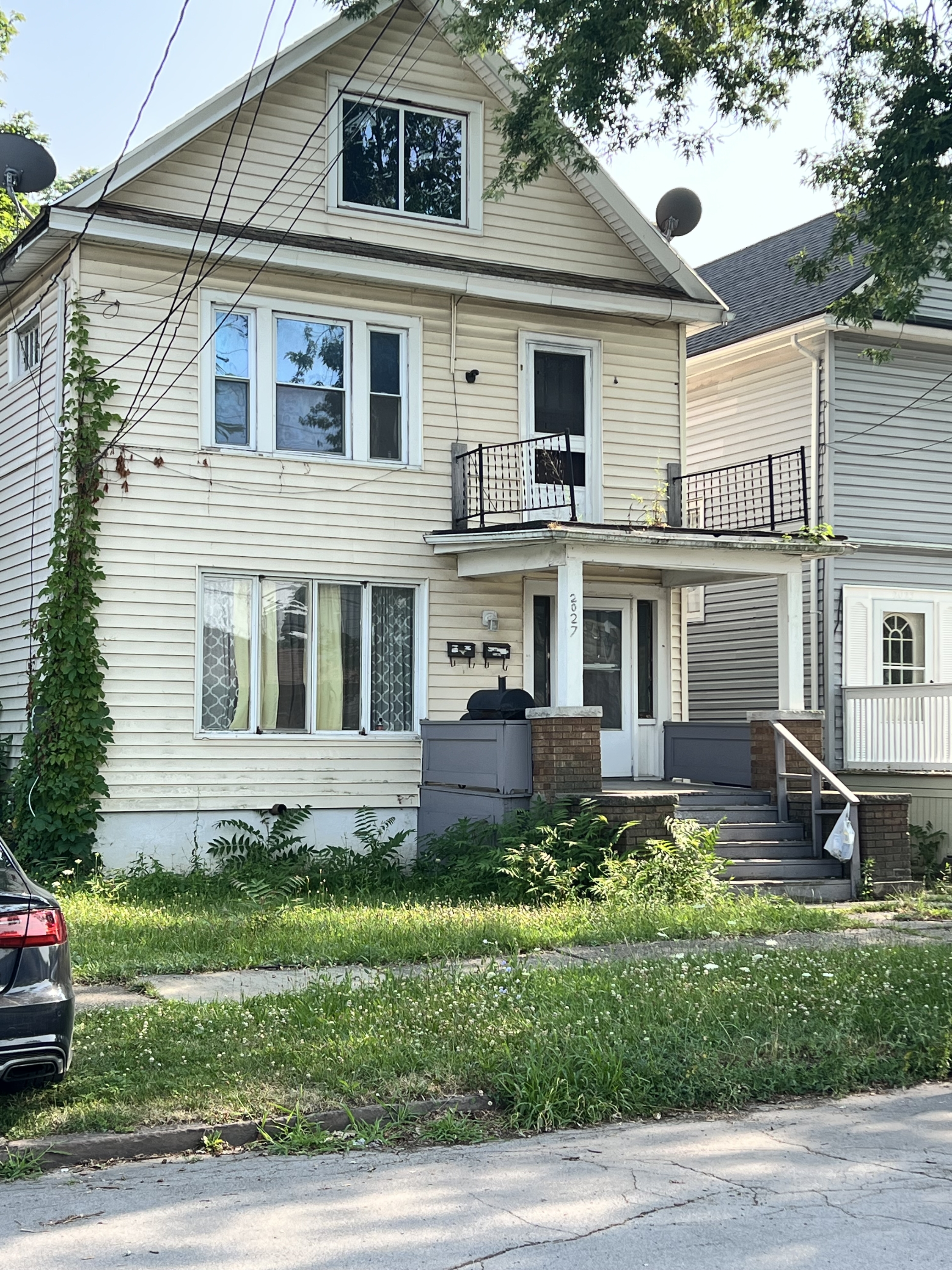2027 Woodlawn Ave - 2